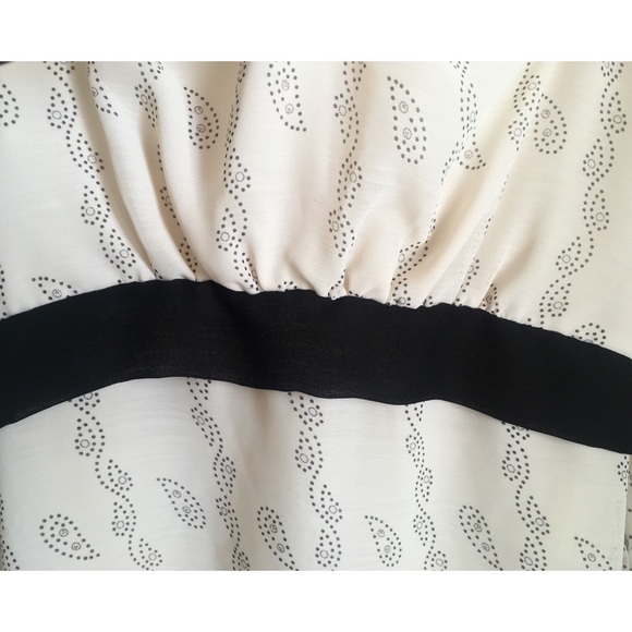 Essentials by Milano size Large women’s top - Picture 2 of 4